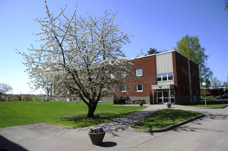 Logi Tuppen, Vandrarhem - Oskarshamns Folkhoegskola المظهر الخارجي الصورة